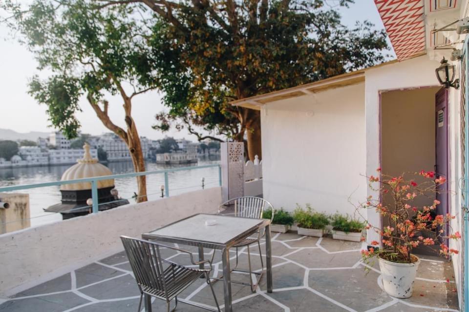 Gypsy Child Lake Hostel Udaipur Eksteriør bilde