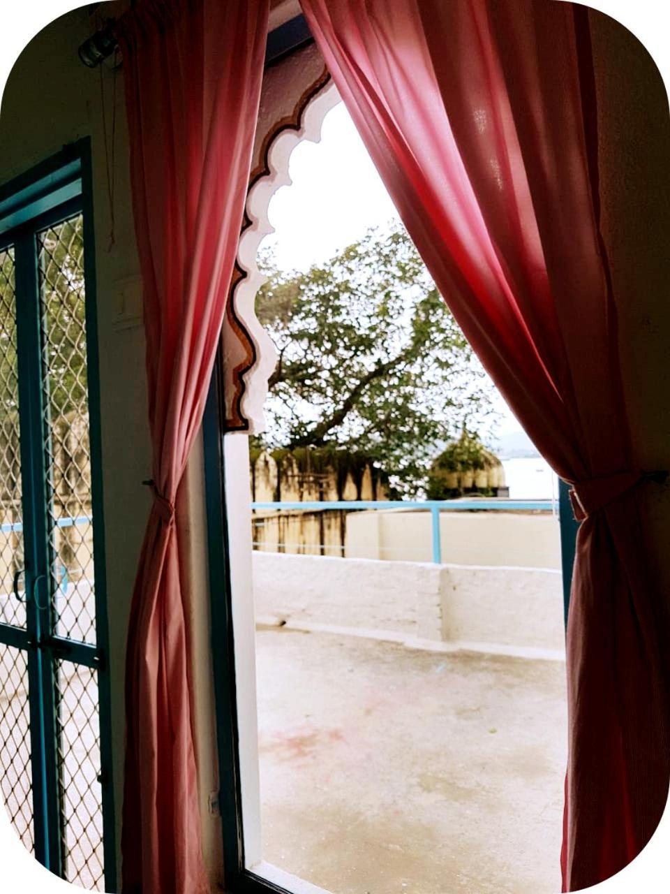 Gypsy Child Lake Hostel Udaipur Eksteriør bilde